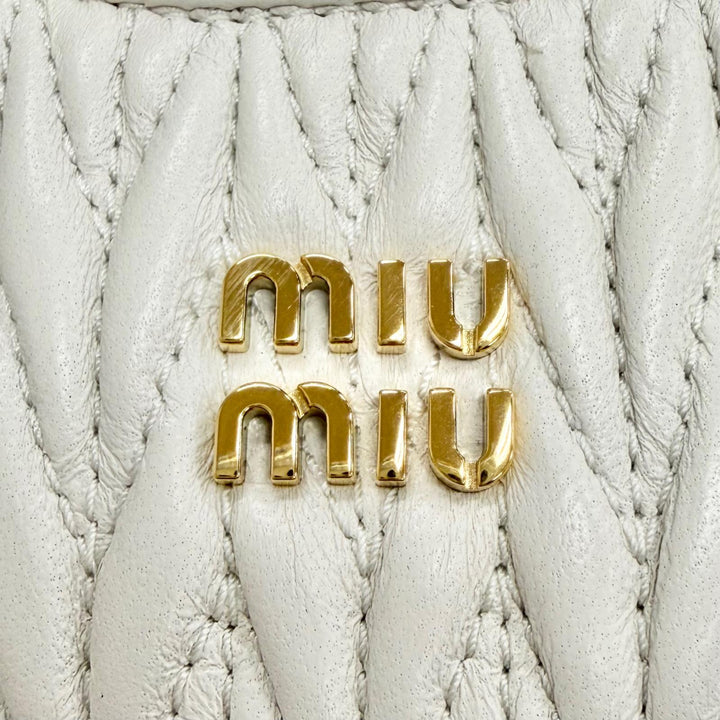極美品△MIUMIU ミュウミュウ 5TL3572 レザー ワンダー キーホルダー バッグチャーム アイボリー ブラック ゴールド金具 レディース