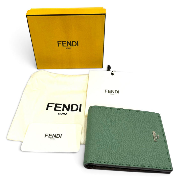未使用品★FENDI フェンディ 7M0193 フェンディ セレリア バイフォールド ロゴ金具 レザー コンパクトウォレット 二つ折り財布 箱・袋付