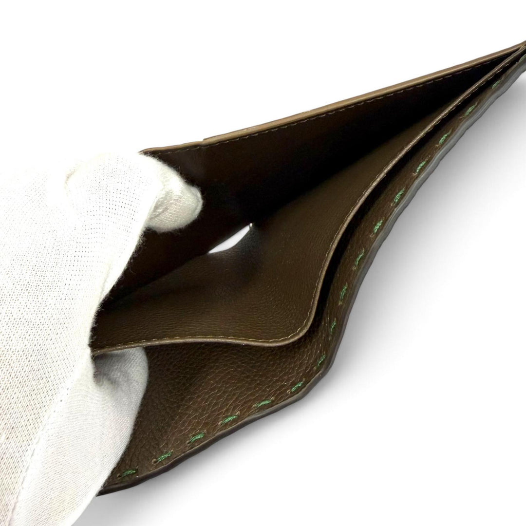 未使用品★FENDI フェンディ 7M0193 フェンディ セレリア バイフォールド ロゴ金具 レザー コンパクトウォレット 二つ折り財布 箱・袋付