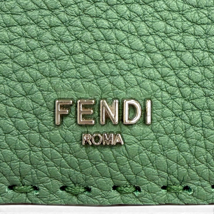 未使用品★FENDI フェンディ 7M0193 フェンディ セレリア バイフォールド ロゴ金具 レザー コンパクトウォレット 二つ折り財布 箱・袋付