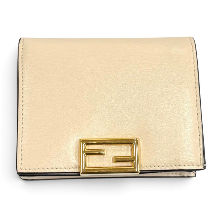 極美品★FENDI フェンディ 8M0420 FF金具 裏地ペカン レザー スモールウォレット 二つ折り財布 ベージュ ゴールド金具 伊製 箱・保存袋付