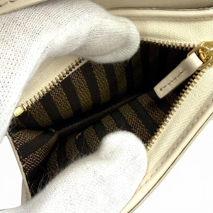 極美品★FENDI フェンディ 8M0420 FF金具 裏地ペカン レザー スモールウォレット 二つ折り財布 ベージュ ゴールド金具 伊製 箱・保存袋付