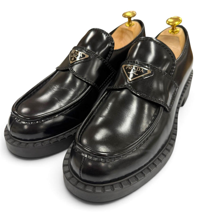 極美品▼PRADA プラダ 2DE127 ブラッシュドレザー チョコレート トライアングルロゴ 三角プレート ローファー ブラック 7 保存袋付き