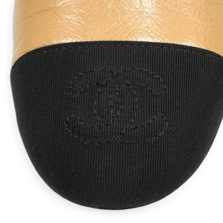 美品★CHANEL シャネル 24SS G45697 ココマーク メリージェーン レザー フラットパンプス ベージュ ブラック 35.5 イタリア製 箱付き