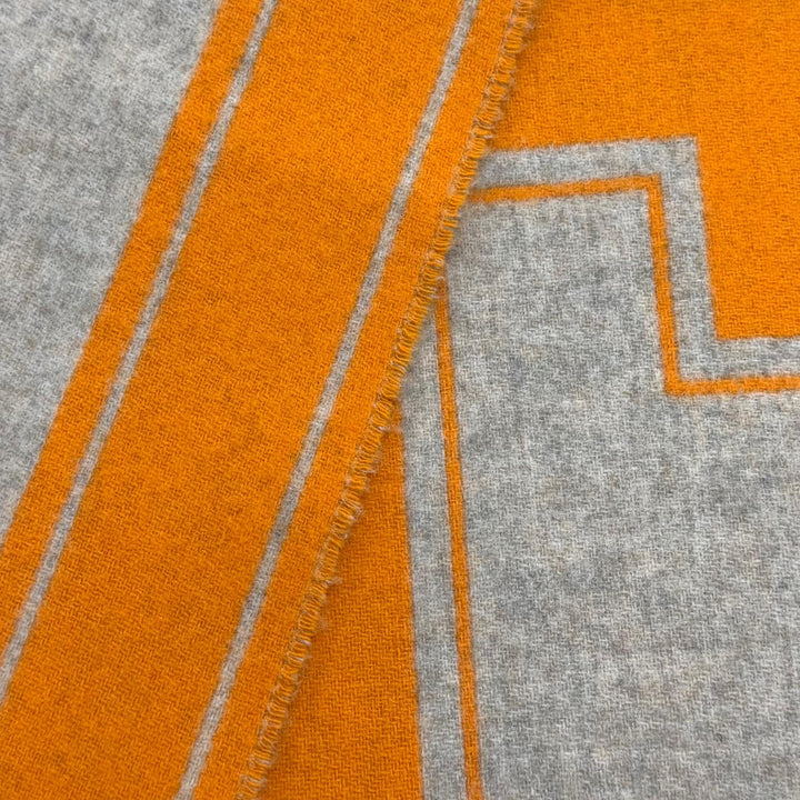 極美品★HERMES エルメス マフラー クレ ドゥ H カシミヤ100％ ベージュ シネ / オレンジ レザーロゴパッチ付 フリンジ マフラー 箱付き
