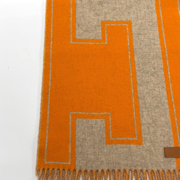 極美品★HERMES エルメス マフラー クレ ドゥ H カシミヤ100％ ベージュ シネ / オレンジ レザーロゴパッチ付 フリンジ マフラー 箱付き