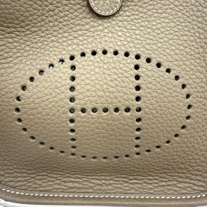 未使用品☆HERMES エルメス エブリン TPM トリヨンクレマンス エトゥープ ブルーインディゴ シルバー金具 ショルダーバッグ K刻印 仏製