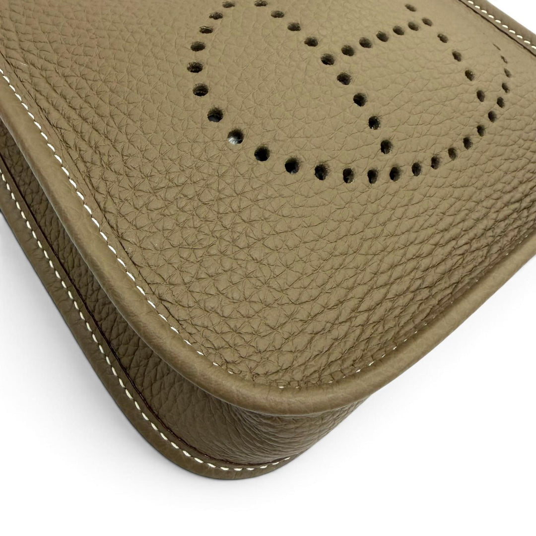 未使用品☆HERMES エルメス エブリン TPM トリヨンクレマンス エトゥープ ブルーインディゴ シルバー金具 ショルダーバッグ K刻印 仏製