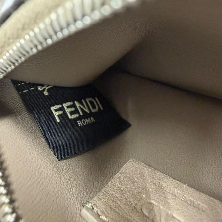 極美品☆FENDI フェンディ 8AP161 フラグメントケース ミニ財布 コインカードケース キーリング付 ローマンレザー グレー イタリア製