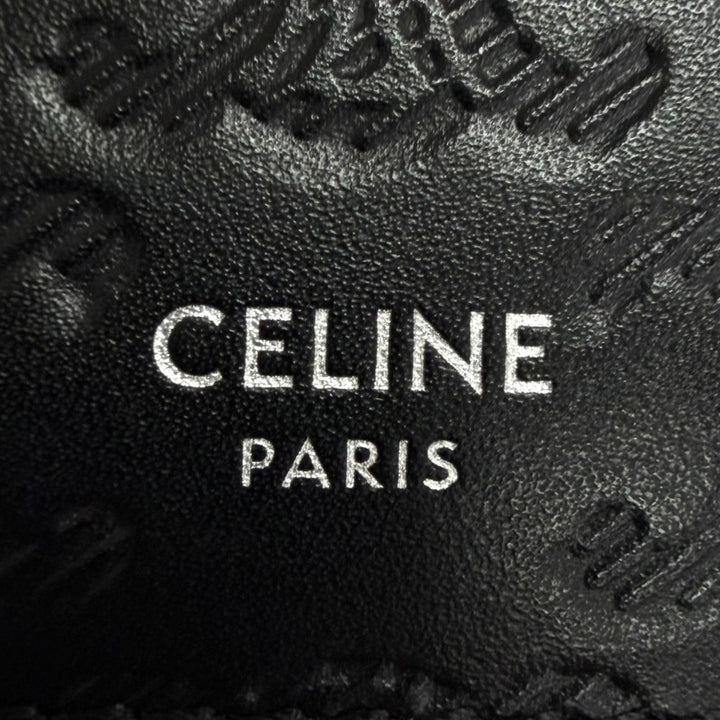 極美品□CELINE セリーヌ CEL10B653FQB カーフスキン トリオンフエンボス コンパクトウォレット 二つ折り財布 黒 イタリア製 メンズ
