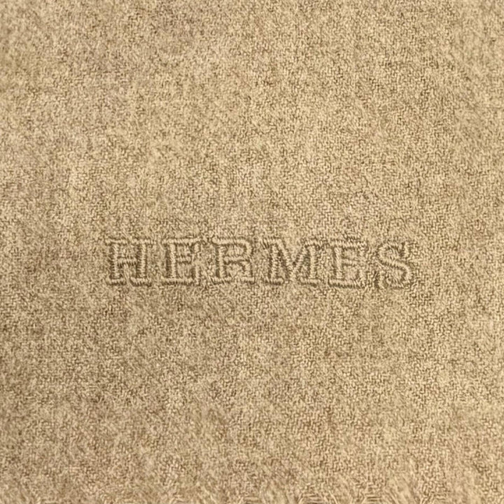 美品△HERMES エルメス カシミヤ100% ロゴ刺繍 フリンジ 大判 ショール ストール ひざ掛け ブランケット ベージュ イタリア製 レディース