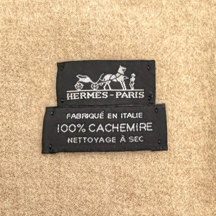 美品△HERMES エルメス カシミヤ100% ロゴ刺繍 フリンジ 大判 ショール ストール ひざ掛け ブランケット ベージュ イタリア製 レディース