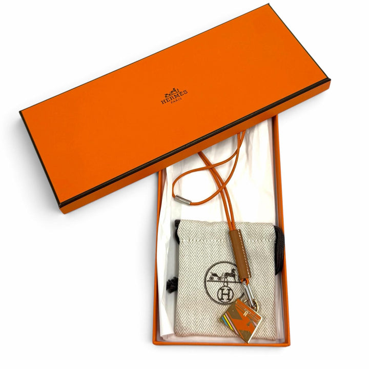 極美品★HERMES エルメス ケリー Hヴィブラシオン キュリオジテ ネックレス ペンダント オレンジ フランス製 レディース 箱・保存袋付き