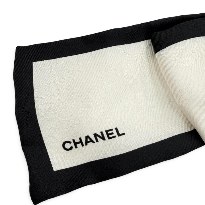 極美品☆CHANEL シャネル 22V シルク100％ カメリア ロゴ入り シュシュ ヘアアクセサリー ホワイト ブラック イタリア製 レディース 箱付