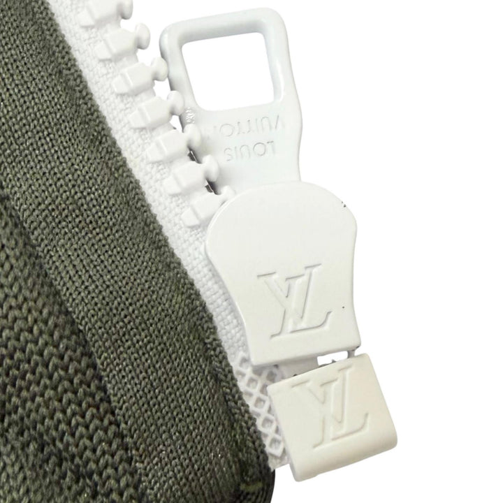 極美品□LOUIS VUITTON ルイヴィトン バックロゴ モノグラム ミリタリー ユーティリティ ベスト カーキ L イタリア製 正規品 メンズ