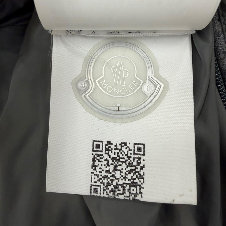 極美品▼MONCLER モンクレール VILAINE ウール100% ファー付き ロゴ入りボタン フーデッド ダウンジャケット グレー 2 正規品 メンズ
