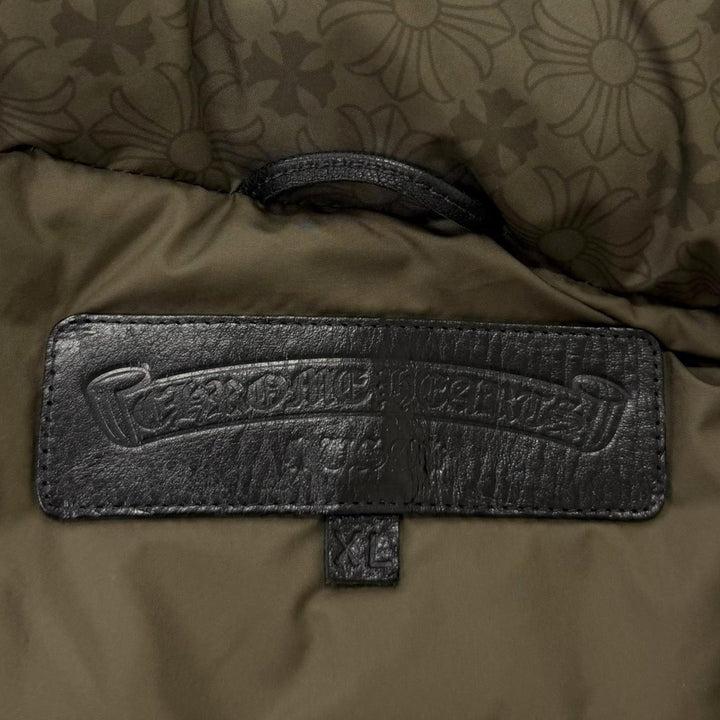 極美品□CHROME HEARTS クロムハーツ CH Plus Stiff Down Jacket 総柄 クロスボールボタン ダガージップ ダウンジャケット XL イタリア製