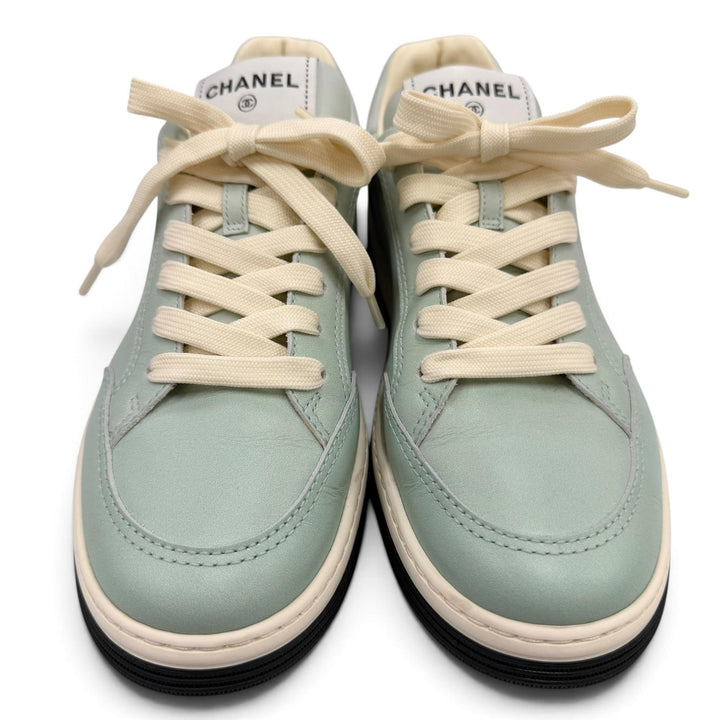 極美品☆CHANEL シャネル 24K G46078 ロゴ入り レースアップ レザー ローカットスニーカー ミントグリーン 39 伊製 レディース メンズ