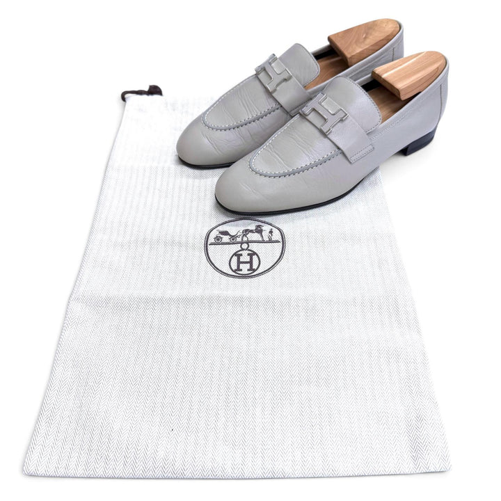 美品△HERMES エルメス 2025年製 AF4251062Z モカシンパリ シルバー金具 Hロゴ金具 レザー ローファー グレー系 36.5 伊製 レディース