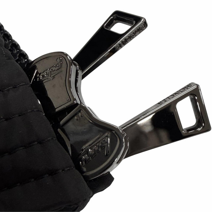 極美品△MONCLER モンクレール 25AW AVOCE ロゴワッペン フード付き ショートダウンジャケット ブラック 1 正規品 ガーメント ハンガー付