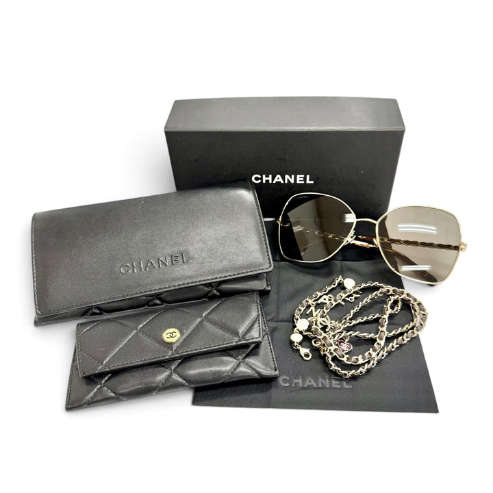 美品△CHANEL シャネル 4274-Q ロゴチェーン付き ココマーク バタフライシェイプ サングラス ゴールド ブラウン系 59□16 135 デモレンズ