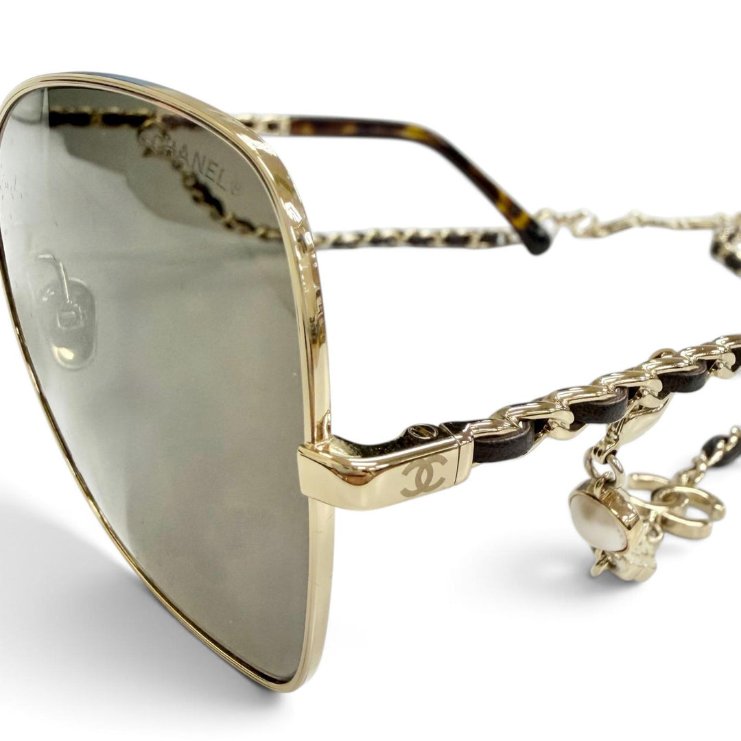 美品△CHANEL シャネル 4274-Q ロゴチェーン付き ココマーク バタフライシェイプ サングラス ゴールド ブラウン系 59□16 135 デモレンズ