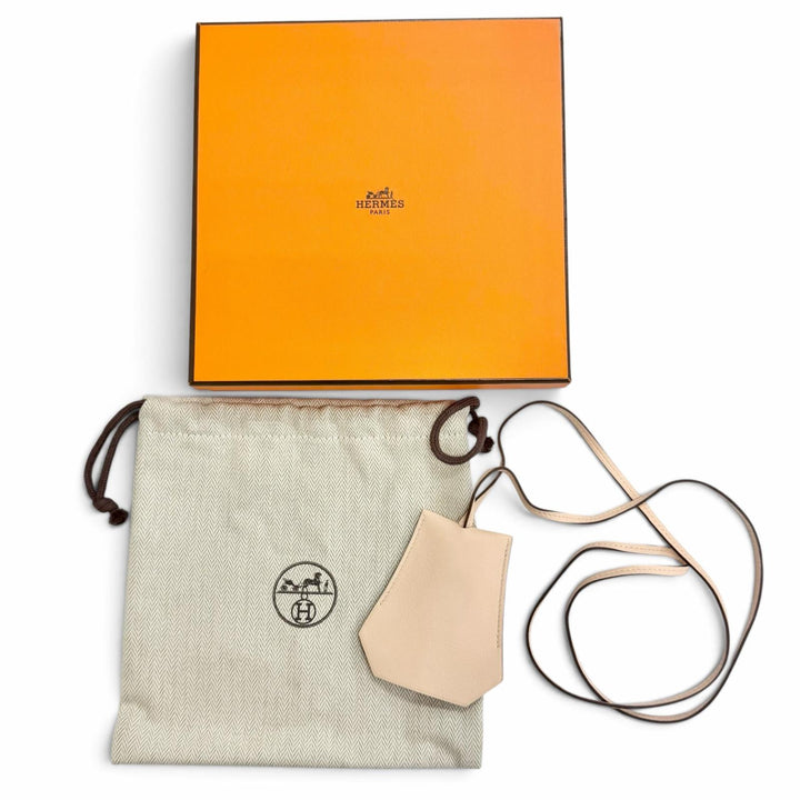 極美品△HERMES エルメス ローズエグランタイン シルバー金具 クロシェット レザー ペンダント ネックレス T刻印 仏製 箱・保存袋付き
