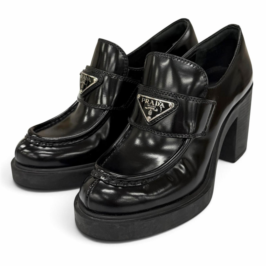 美品★PRADA プラダ チョコレート トライアングルロゴプレート ブラッシュドレザー ローファー ブラック 35.5 イタリア製 レディース