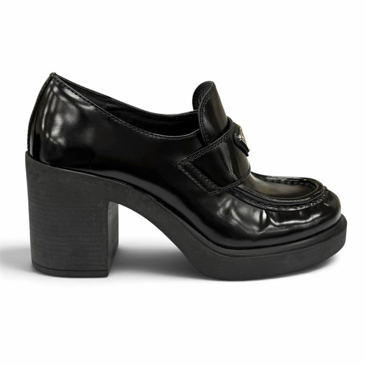 美品★PRADA プラダ チョコレート トライアングルロゴプレート ブラッシュドレザー ローファー ブラック 35.5 イタリア製 レディース