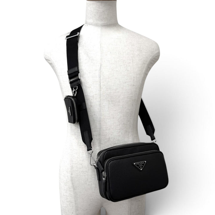 極美品□PRADA プラダ 2VH170 サフィアーノレザー トライアングルロゴ ショルダーバッグ ブラック イタリア製 メンズ 定価462000円