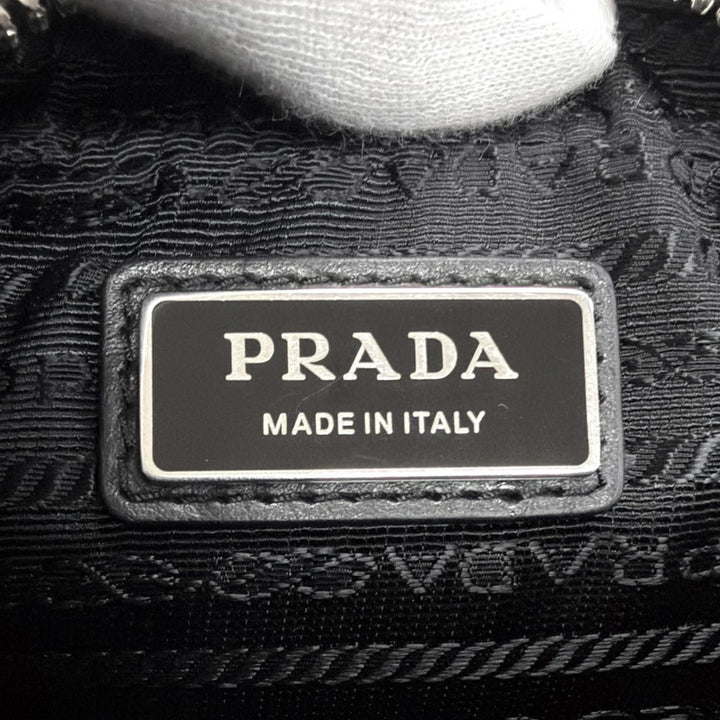 極美品□PRADA プラダ 2VH170 サフィアーノレザー トライアングルロゴ ショルダーバッグ ブラック イタリア製 メンズ 定価462000円