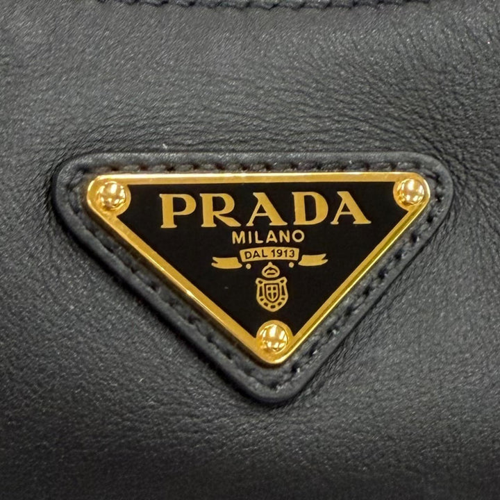 極美品★PRADA プラダ 1BC228 プラダ エメ ラージ ソフトグレインレザー ショルダーバッグ トライアングルロゴ 定価539000円 保存袋付き