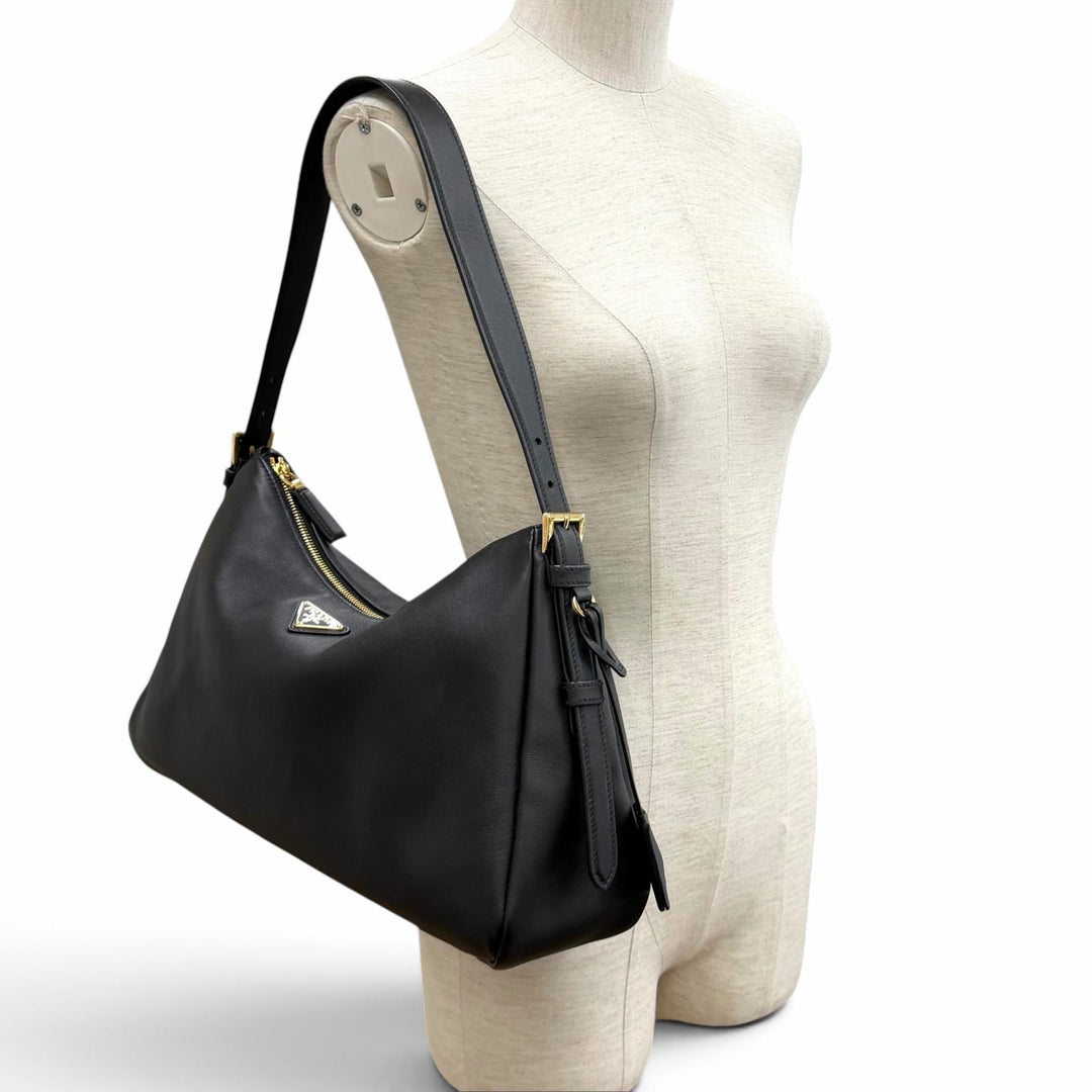 極美品★PRADA プラダ 1BC228 プラダ エメ ラージ ソフトグレインレザー ショルダーバッグ トライアングルロゴ 定価539000円 保存袋付き