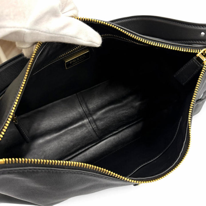 極美品★PRADA プラダ 1BC228 プラダ エメ ラージ ソフトグレインレザー ショルダーバッグ トライアングルロゴ 定価539000円 保存袋付き