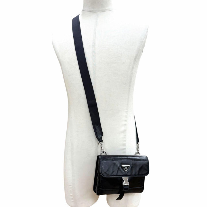 極美品▼PRADA プラダ 2ZH108 ソフトルックスレザー トライアングルロゴ スマートフォンケース ショルダーバッグ ブラック 定価269500円