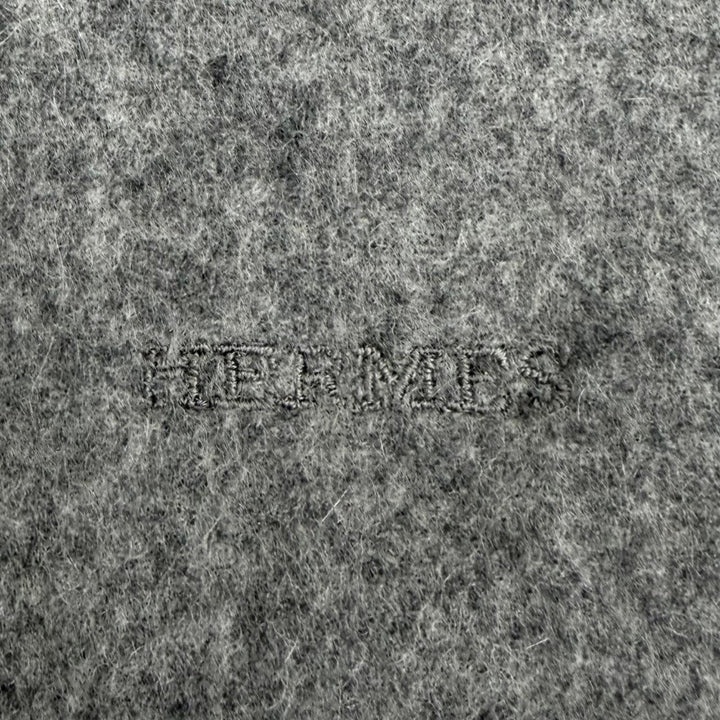 美品☆HERMES エルメス カシミヤ100％ ロゴ刺繍 フリンジ付 大判ショール マフラー グレー イングランド製 レディース