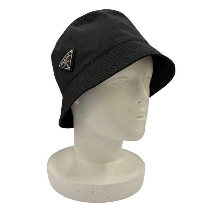 極美品☆PRADA プラダ 1HC137 トライアングルロゴプレート Re-Nylon バケットハット ブラック M イタリア製 正規品 レディース