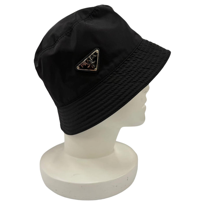 極美品☆PRADA プラダ 1HC137 トライアングルロゴプレート Re-Nylon バケットハット ブラック M イタリア製 正規品 レディース