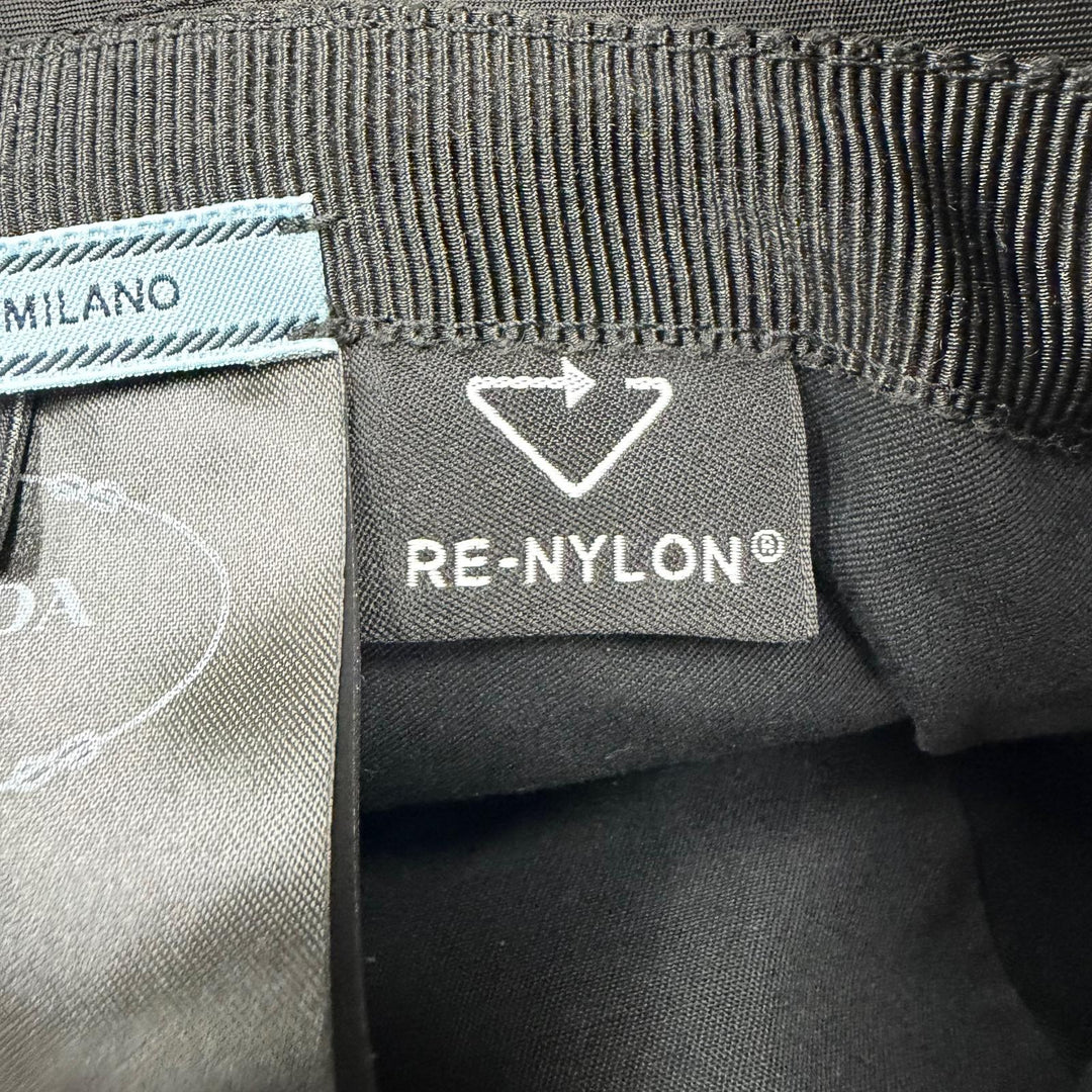 極美品☆PRADA プラダ 1HC137 トライアングルロゴプレート Re-Nylon バケットハット ブラック M イタリア製 正規品 レディース