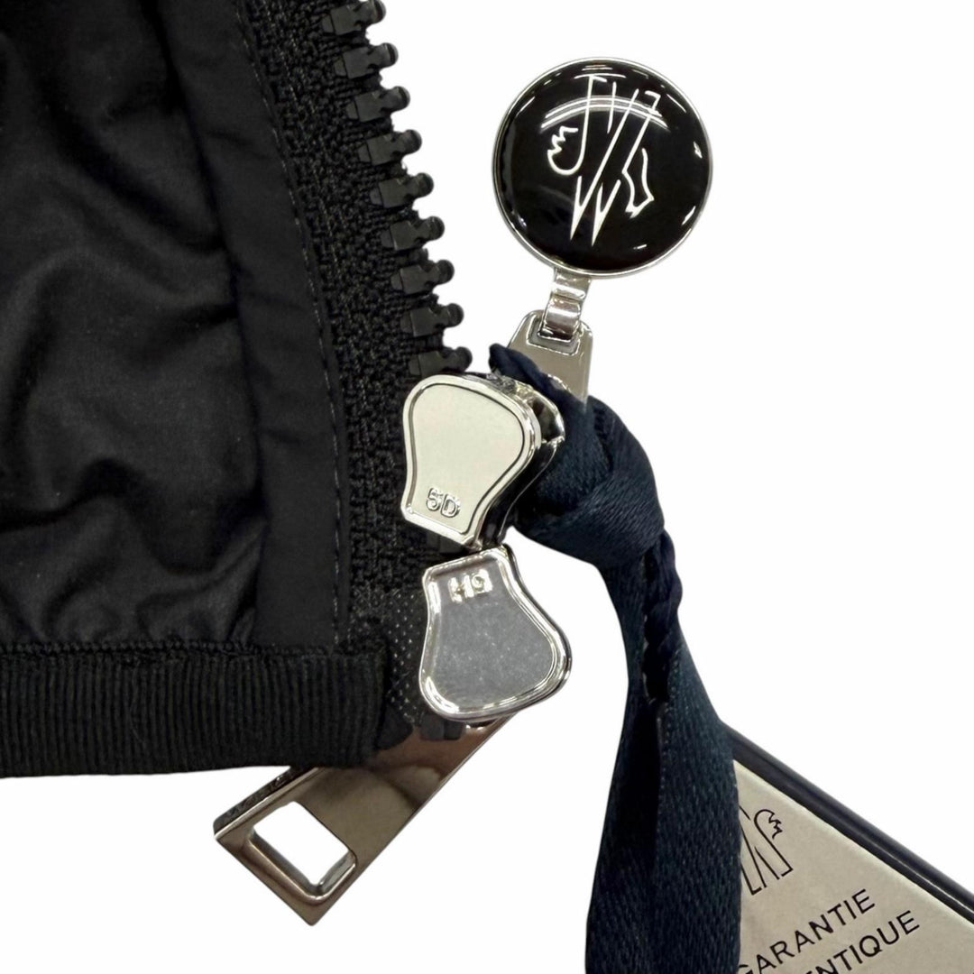 未使用品★MONCLER モンクレール 2023年製 FEGEO ロゴワッペン フード付 ZIP UP ウインドブレーカー ナイロンジャケット 黒 2 正規品