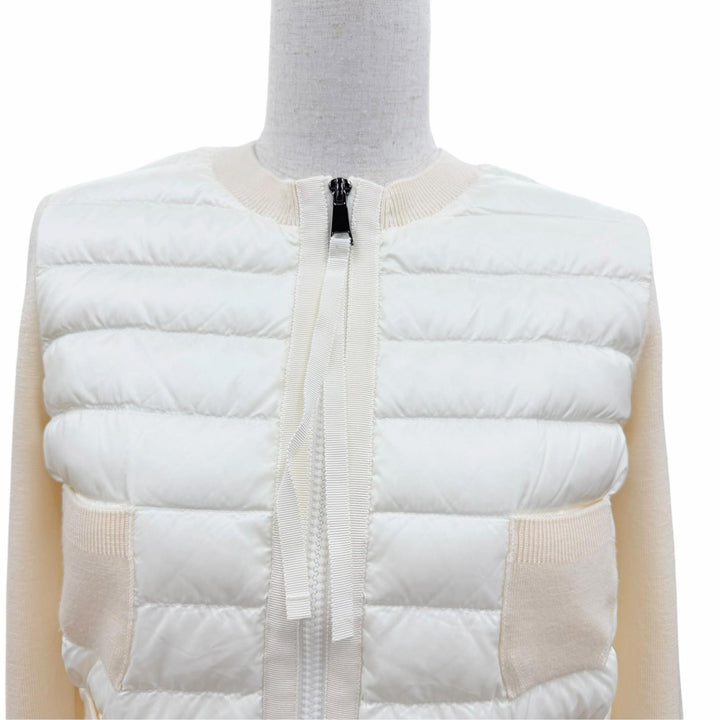 極美品☆MONCLER モンクレール 2023年製 I20939B51000 CARDIGAN ロゴワッペン ニット切替 ダウンジャケット アイボリー XS 正規品 保袋付