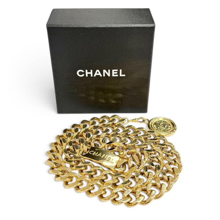 美品△CHANEL シャネル ヴィンテージ 94P ココマークコインモチーフ ロゴプレート チェーン ベルト ゴールド レディース 箱付き オススメ
