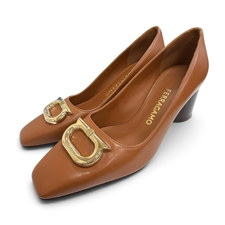 未使用品△FERRAGAMO フェラガモ ガンチーニロゴ金具 スクエアトゥ レザー パンプス ブラウン ゴールド金具 6.5 イタリア製 保存袋付き