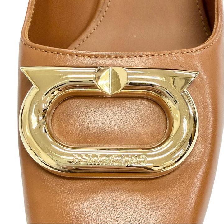 未使用品△FERRAGAMO フェラガモ ガンチーニロゴ金具 スクエアトゥ レザー パンプス ブラウン ゴールド金具 6.5 イタリア製 保存袋付き