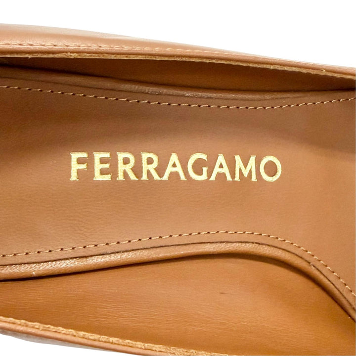 未使用品△FERRAGAMO フェラガモ ガンチーニロゴ金具 スクエアトゥ レザー パンプス ブラウン ゴールド金具 6.5 イタリア製 保存袋付き