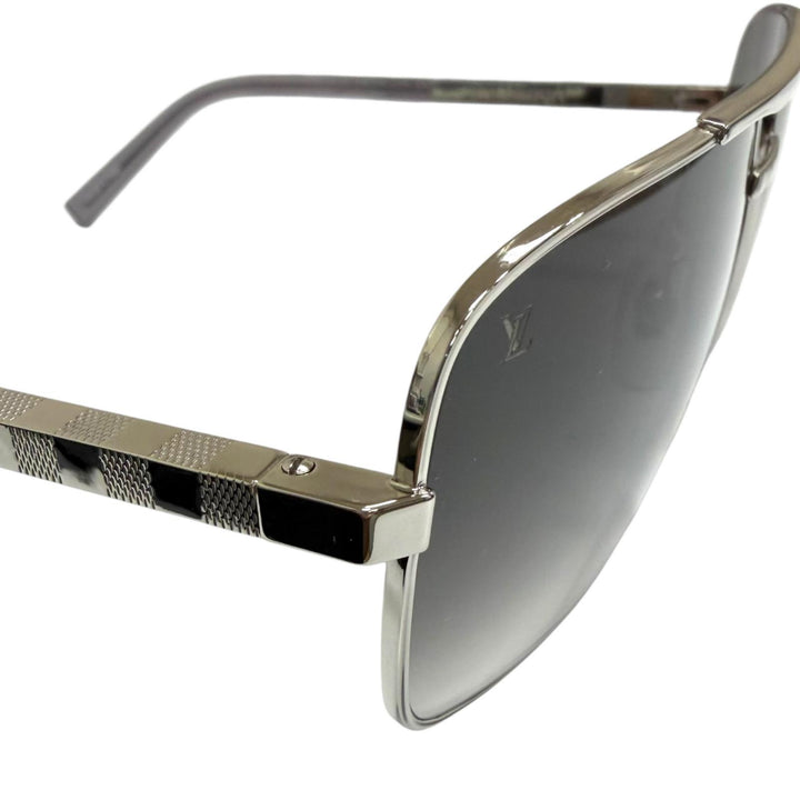 極美品□LOUIS VUITTON ルイヴィトン 2026年製 Z0260U サングラス・アティテュード 現行品 アルジャン 59□16-140 デモレンズ イタリア製