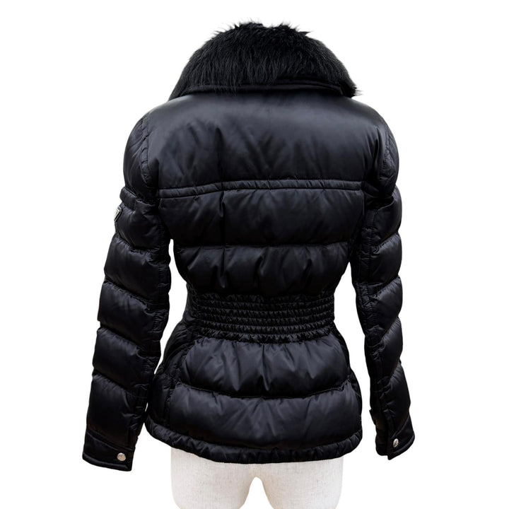 美品☆PRADA プラダ 2020年製 291796 シープファー トライアングルロゴ ZIP UP ダウンジャケット ブラック 38 伊製 正規品 レディース