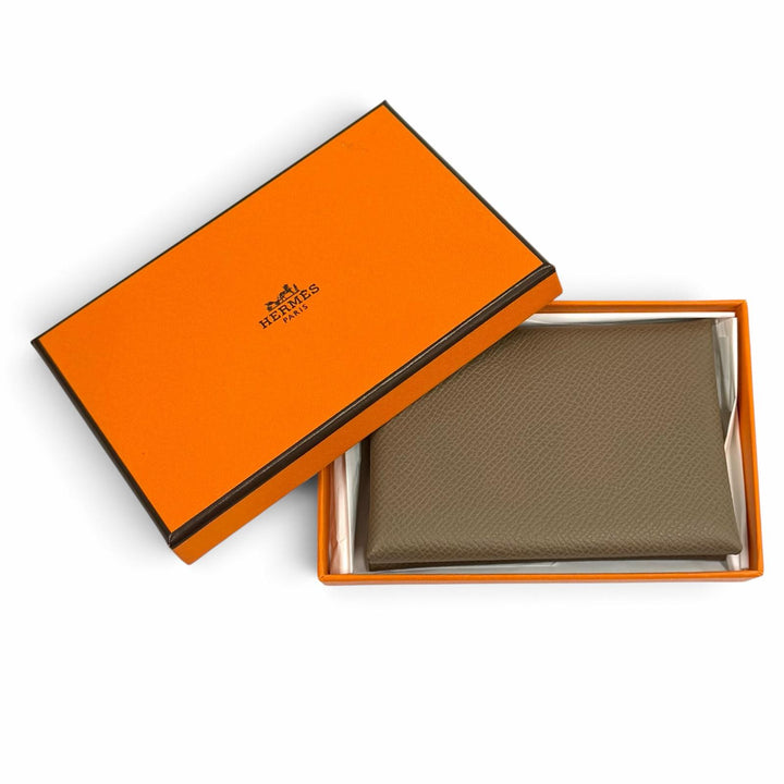未使用品★HERMES エルメス カルヴィ デュオ エトゥープ ヴォーエプソン セリエ金具 コンパクトウォレット 二つ折り財布 K刻印 仏製 箱付