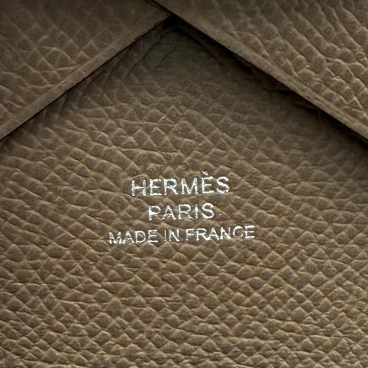 未使用品★HERMES エルメス カルヴィ デュオ エトゥープ ヴォーエプソン セリエ金具 コンパクトウォレット 二つ折り財布 K刻印 仏製 箱付