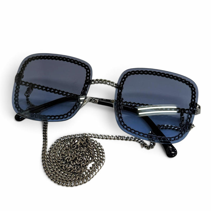 美品△CHANEL シャネル 4244 グラスチェーン付き ココマーク サングラス アイウェア ネイビー シルバー 57□18 140 度なし 伊製 箱付き